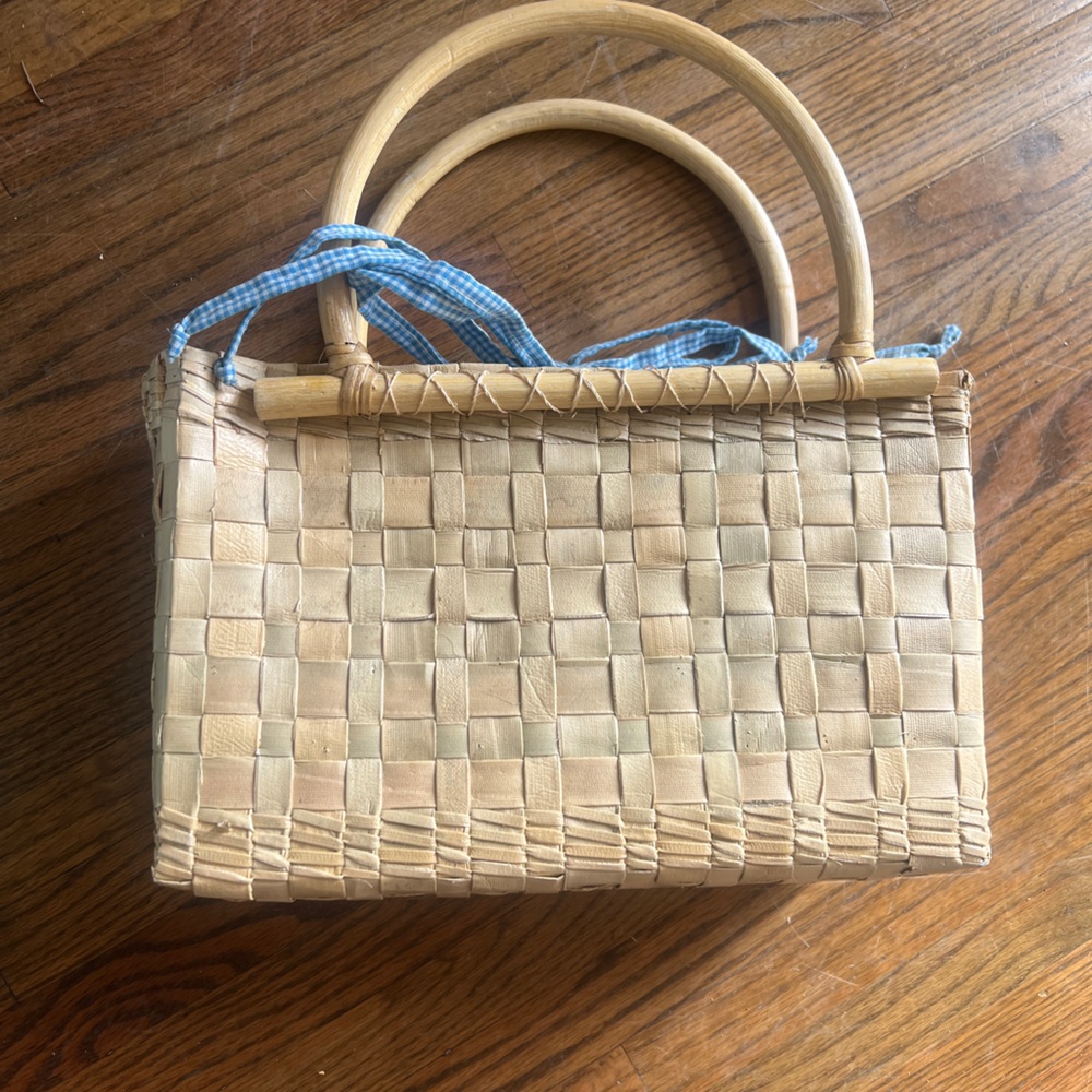 Woven Tan Handbag with Wooden Handles